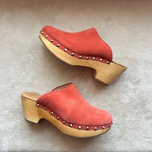 Very Corso Como Rafe Women 8.5 Coral Red Suede Studded Wood Platform Clogs Mules